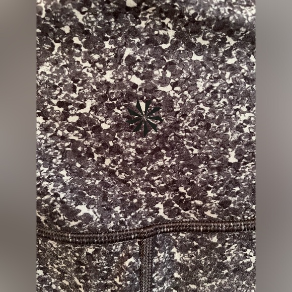 Athleta Salutation Pebble Beach Tight Leggings Small - Picture 4 of 5